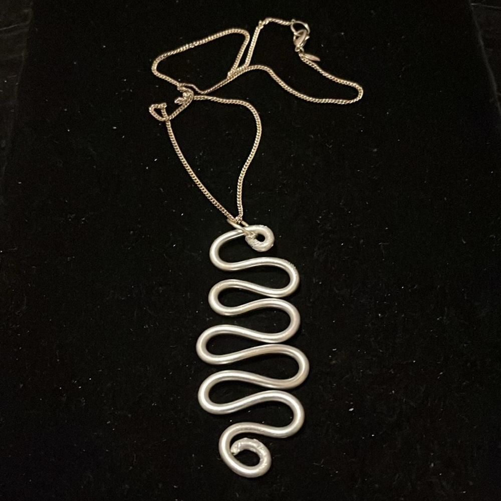 Elegant Silver Wave Hand Design Necklace - Picture 6 of 17